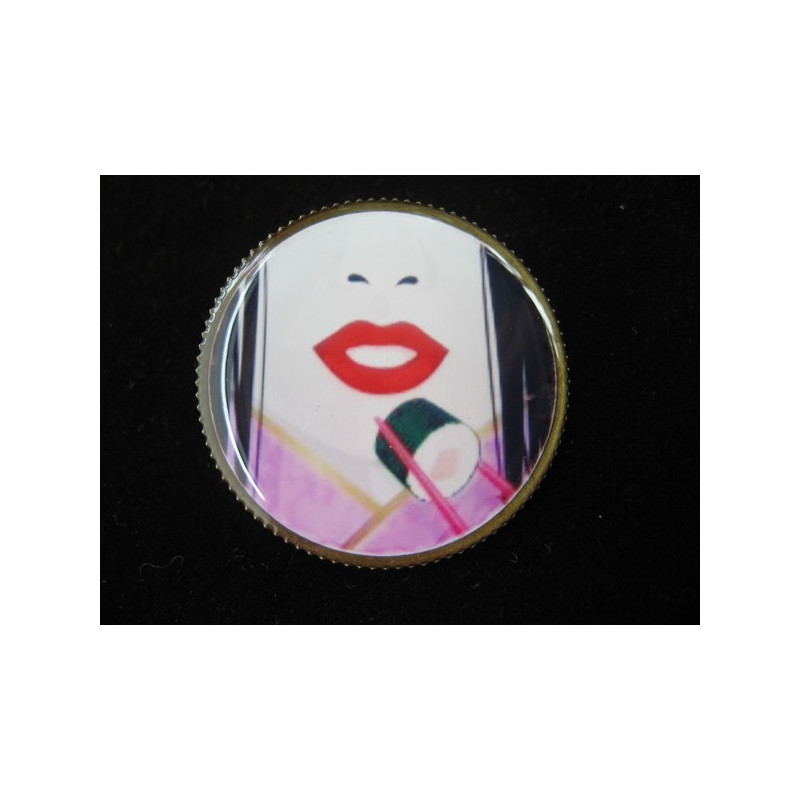 BROCHE Kawaii, Geisha Sushi, sertie en résine