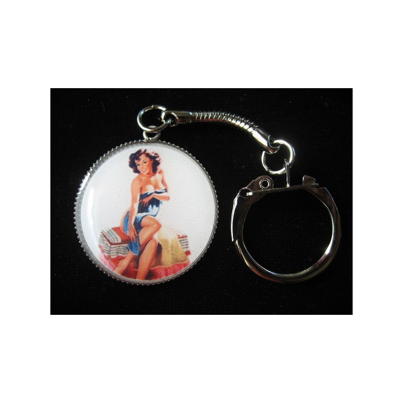 Vintage Key Ring, Brown Pin-up, Resin Set