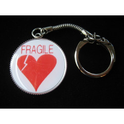 Fancy key ring, Fragile heart, set in resin