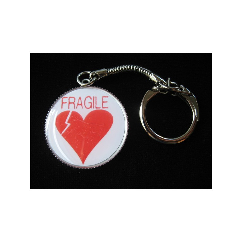 Fancy key ring, Fragile heart, set in resin