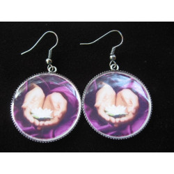 Boucles d'oreilles zen, Fleur de lotus, serties en résine