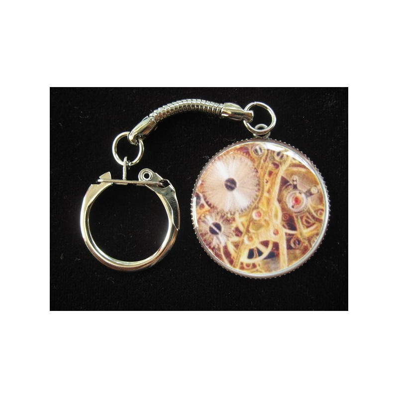 Steampunk keyring, the reverse of time, set in resin