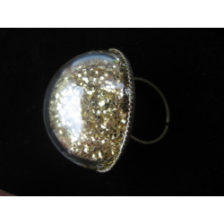 Bague grand dome, paillettes dorées mobiles