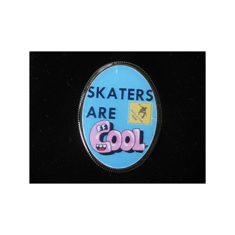 BROCHE ovale fantaisie, Skaters are cool, sertie en résine