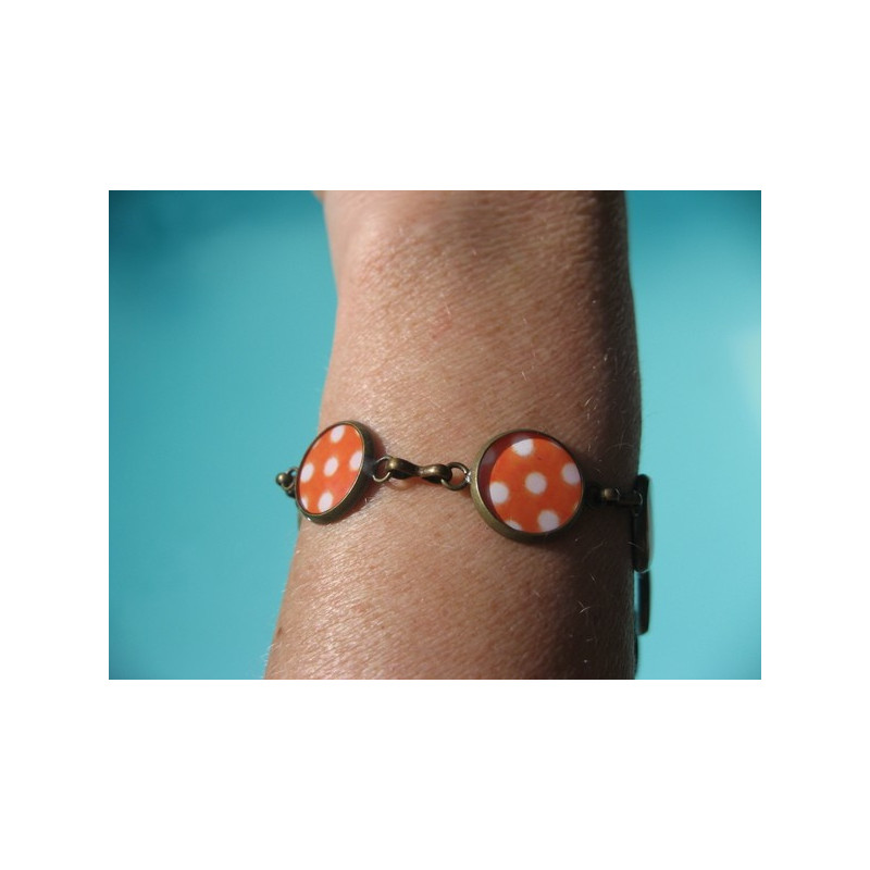 Bracelet petits cabochons, pois blancs sur fond orange