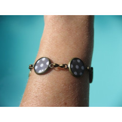 Bracelet petits cabochons, pois blancs sur fond gris