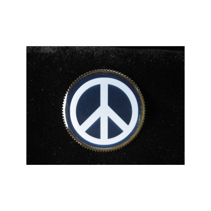 BROOCH vintage, Peace and love on black background, resin set