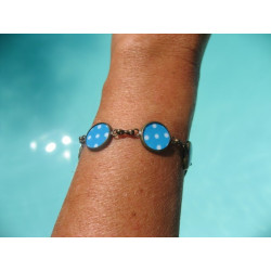 Bracelet petits cabochons, pois blancs sur fond turquoise