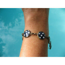 Bracelet petits cabochons, pois blancs sur fond noir