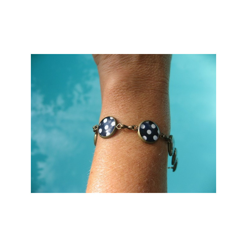 Bracelet petits cabochons, pois blancs sur fond noir