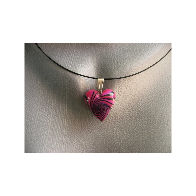 Small heart pendant, black and fuchsia spiral, in fimo
