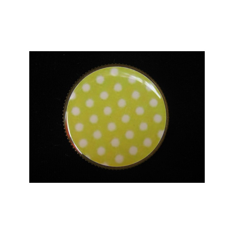 Fancy ring, white dots on green background, set in resin