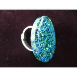 Grande bague fantaisie, microperles bleues/vertes, en résine