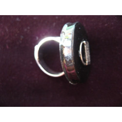 Fancy RING, silver bag, on a black resin background