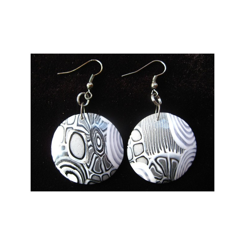 Earrings, gray and white floral patterns, in Fimo