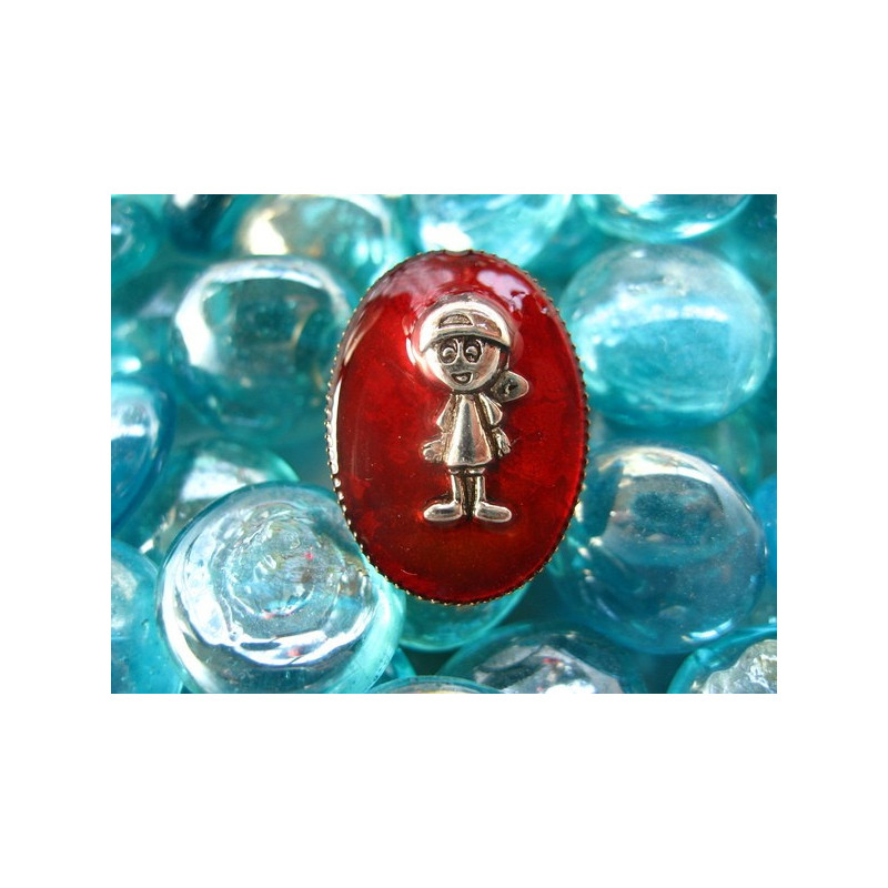 Small oval ring, little boy, on a red resin background