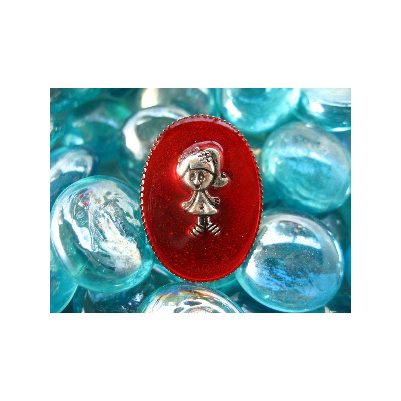 Small oval ring, little girl, on red resin background