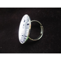 Small fancy ring, fully zebra barcode, set in resin