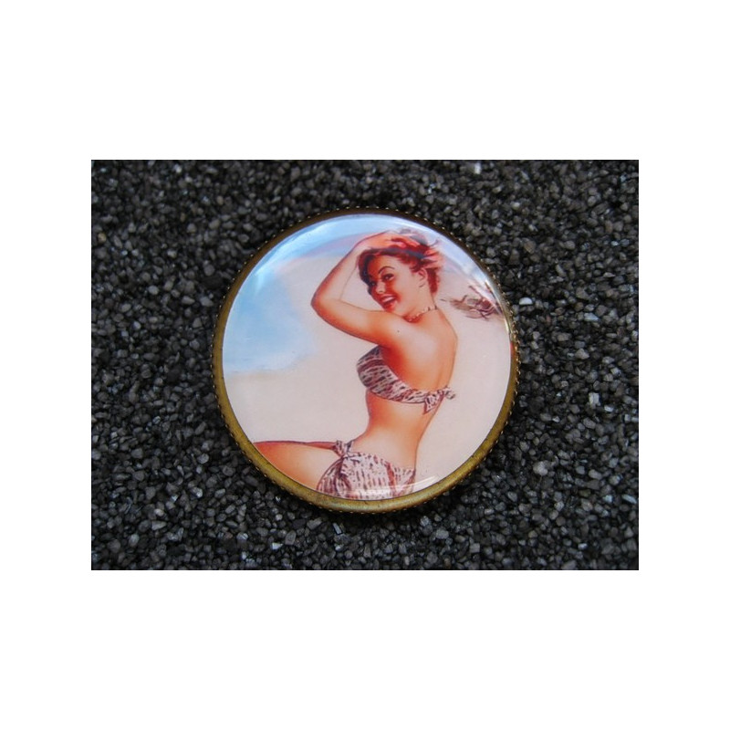 BROCHE vintage, Pin-up rousse, sertie en résine