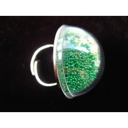 RING dome, mobile green microbeads, in a plexi half-sphere