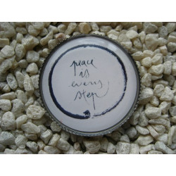 MAGNET Zen, Peace is every step, set in resin