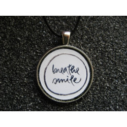 Pendentif Zen, Breather Smile, serti en résine