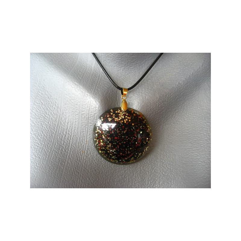 cabochon pendant, black/red/gold microbeads, resin