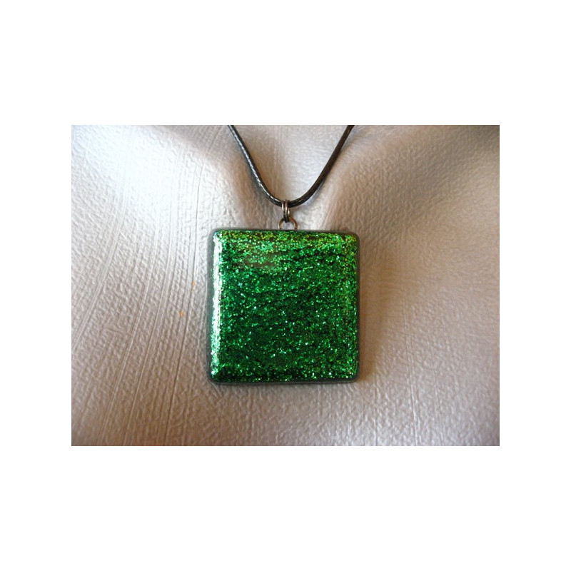 PENDANT square, green glitter, in resin