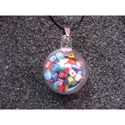 Pendentif bulle, perles cubiques multicolores mobiles