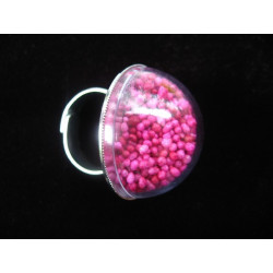 Bague dome, miniperles fuchsias mobiles