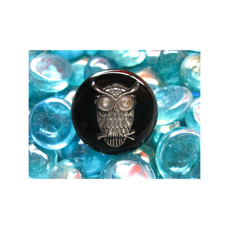Fancy ring, silver owl, on black resin