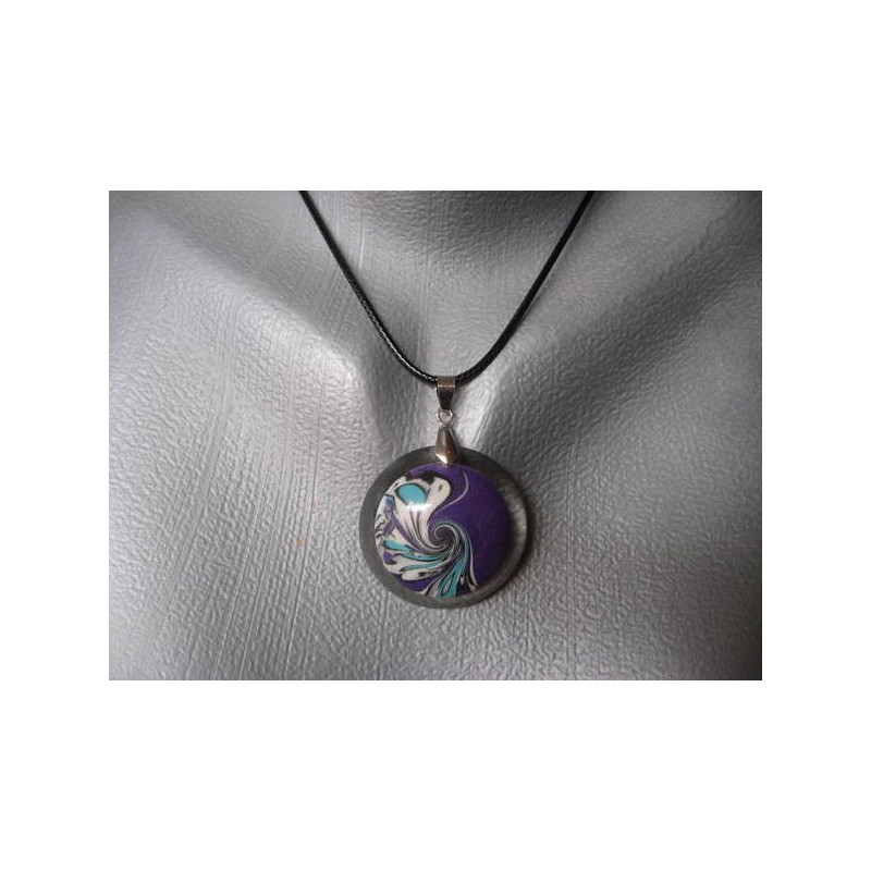 Petit pendentif cabochon à spirale blanche/prune