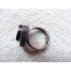 Small graphic ring, black / white, in fimo