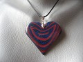 Pendentif coeur, spirale bleue/rouge, en Fimo