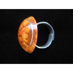 BAGUE petit cabochon, cailloux oranges, en résine