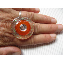 Large ring, white pearl, on a orange background and pearly white resin