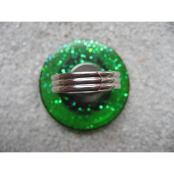 Large graphic ring, green pearl, on black and green resin background