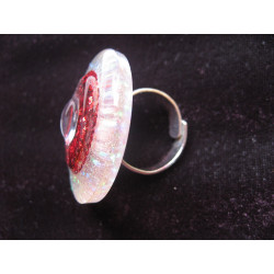 Large ring, white pearl, on a red background and pearly white resin