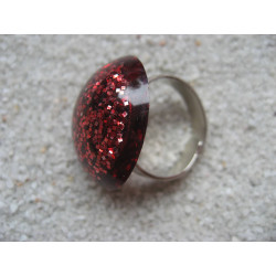 BAGUE petit cabochon fantaisie, paillettes rouges en résine