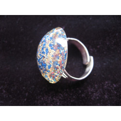 Ring small cabochon, blue microbeads / fuchsia, resin