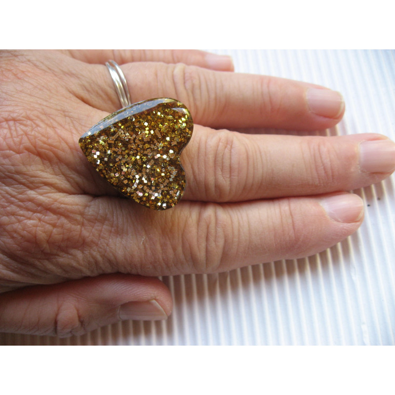 Heart ring, gold glitter, resin