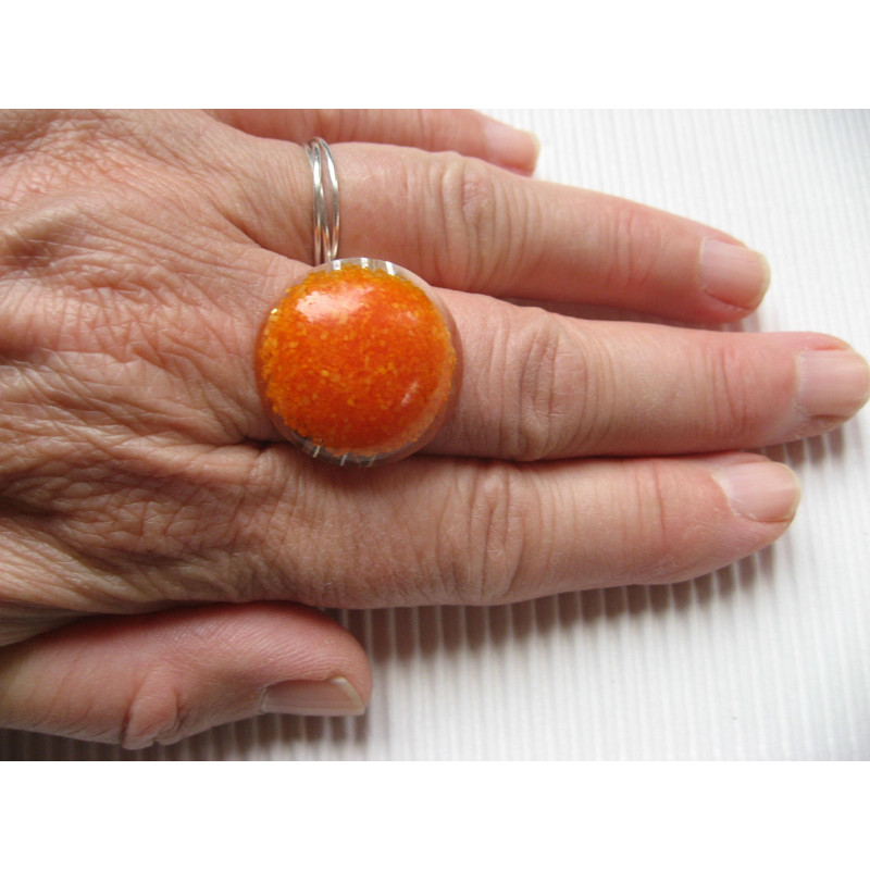 Bague petit cabochon, sable orange, en résine