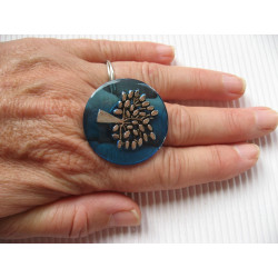 Grande bague Zen, Arbre de vie argenté, sur fond bleu en résine