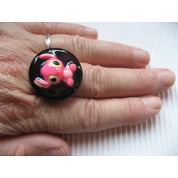 BAGUE Kawaii, Stitch Fuchsia, sur fond noir en résine