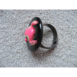 BAGUE Kawaii, Stitch Fuchsia, sur fond noir en résine