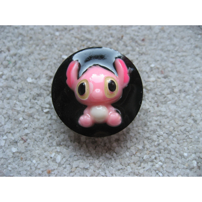 RING Kawaii, pink Stitch, on black resin background