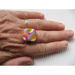 Small graphic ring, multicolored mosaic patterns, in fimo