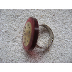 BAGUE vintage, cadran montre argenté, sur fond fuchsia en résine