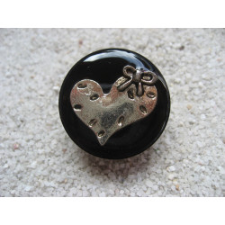 Fancy ring, silver heart, on black resin