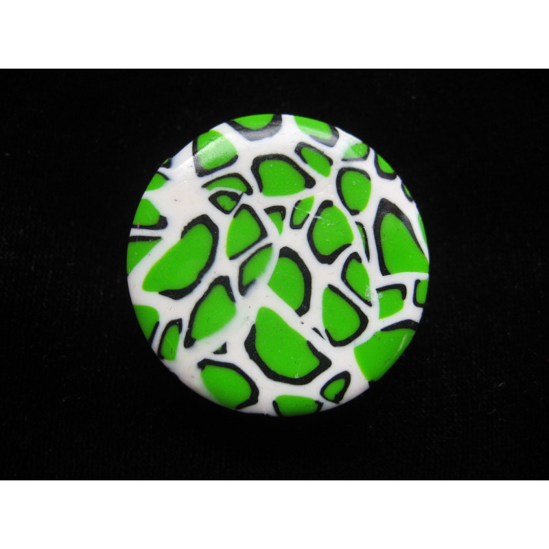 Adjustable round ring, green and white leopard pattern, in fimo